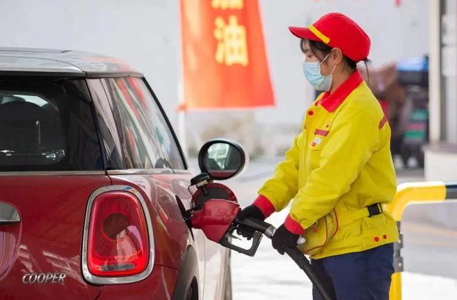 油價十連漲，為何人們對電動車依舊猶豫？